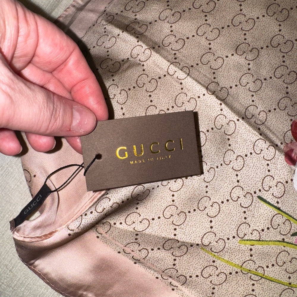 Gucci Beige and Pink Floral Silk Square Scarf - Picture 6 of 9